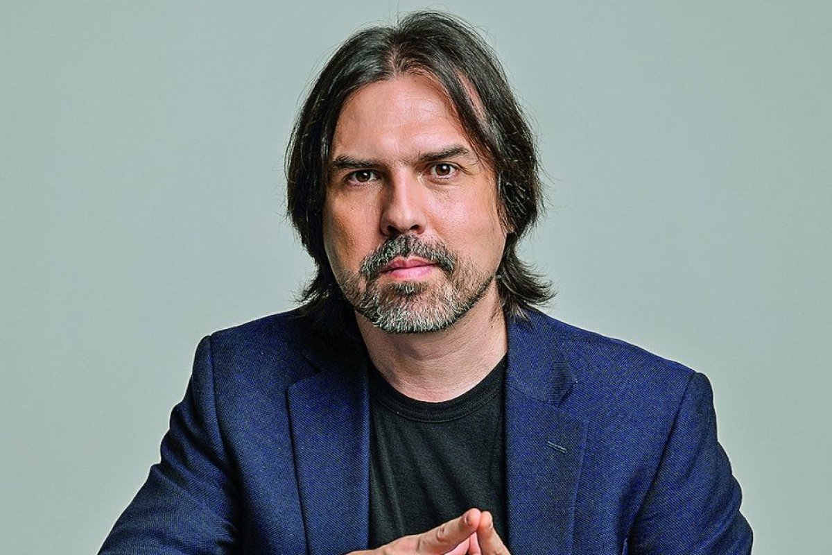 César Hidalgo desde Francia: “Es un movimiento masivo, pero muy desorganizado”