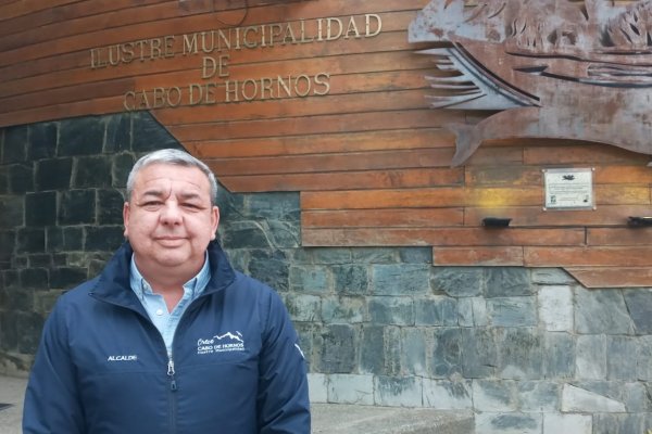 Alcalde de Cabo de Hornos aborda polémica por declaraciones de general (R) argentino: "Hoy día es Puerto Williams (pero) después va a ser la Antártica"