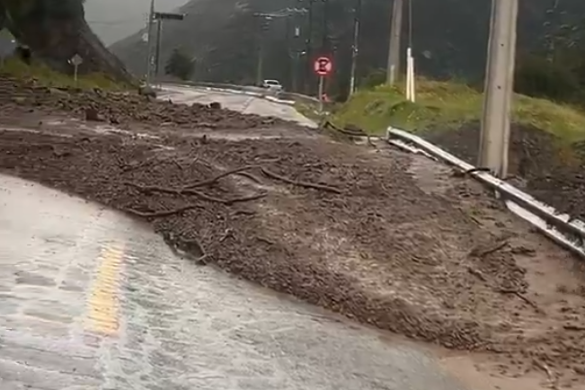 Alerta roja en 10 comunas de la RM: nueva jornada de lluvias causa inundaciones y sube el riesgo de aluviones