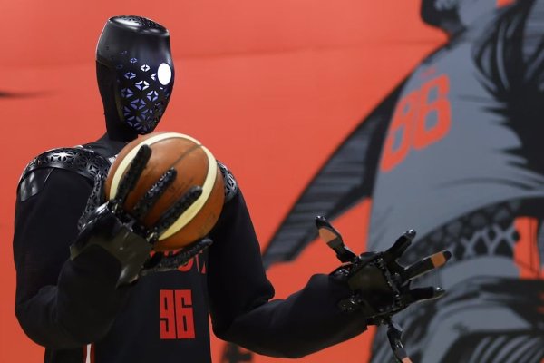 Un nuevo competidor: Toyota desafía a Tesla y a China en la carrera por los robots humanoides