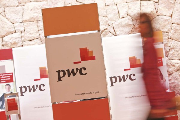PwC mueve la "grúa" interna y suma tres nuevos socios