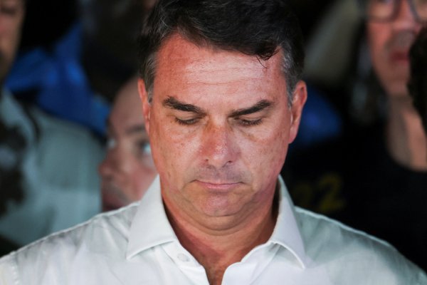 Policía de Brasil investiga presunta fuga de Flávio Bolsonaro con destino a EEUU tras su derrota electoral