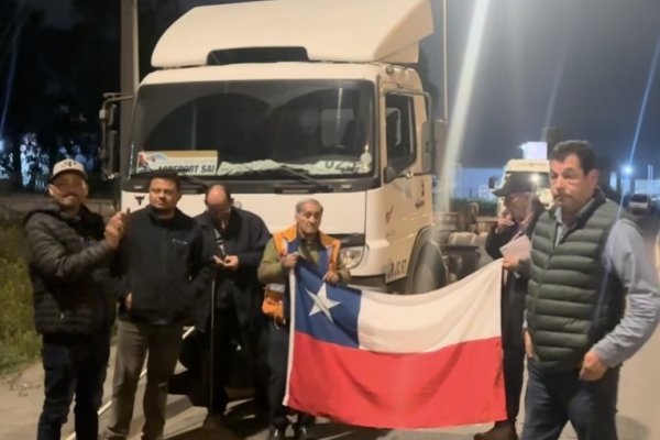 Camioneros paralizan operaciones en San Antonio y bloquean depósitos portuarios por alza de combustibles y tarifas