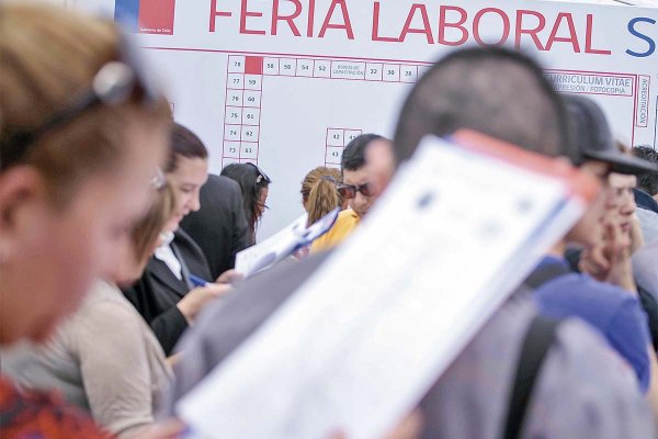 Tasa de desocupación nacional sube a 9,8% en el trimestre julio-septiembre y desempleados superan el millón de personas por primera vez desde 2020